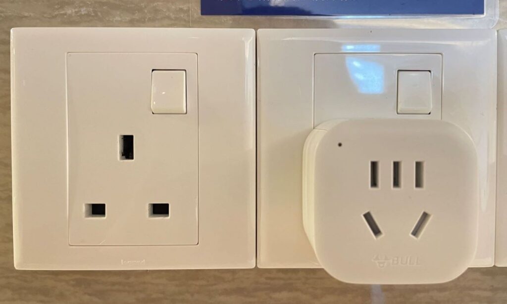 新加坡三孔方型插头(Type G)